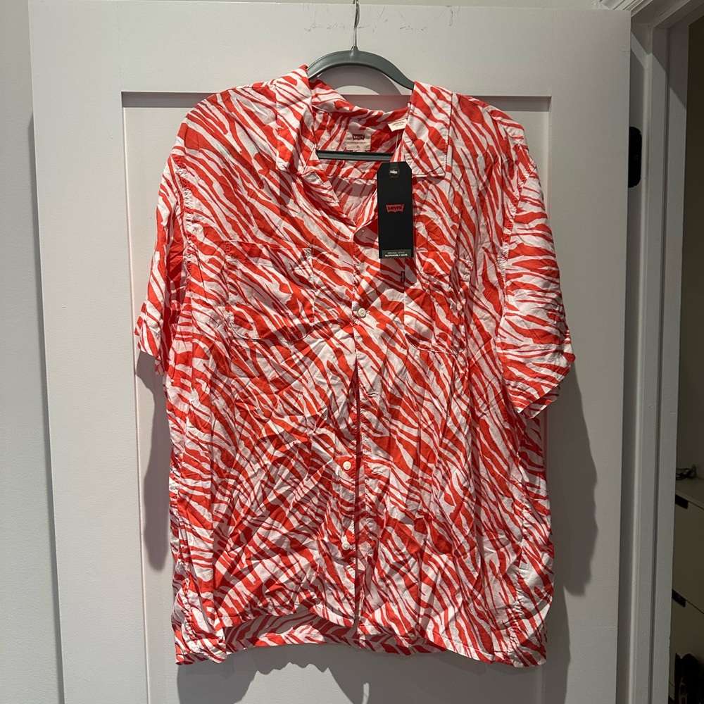 NWT Levi's Red and White Zebra Button Down Shirt